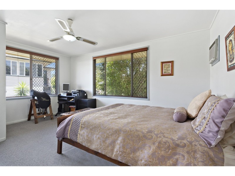 6 Ball Court, Park Avenue QLD 4701