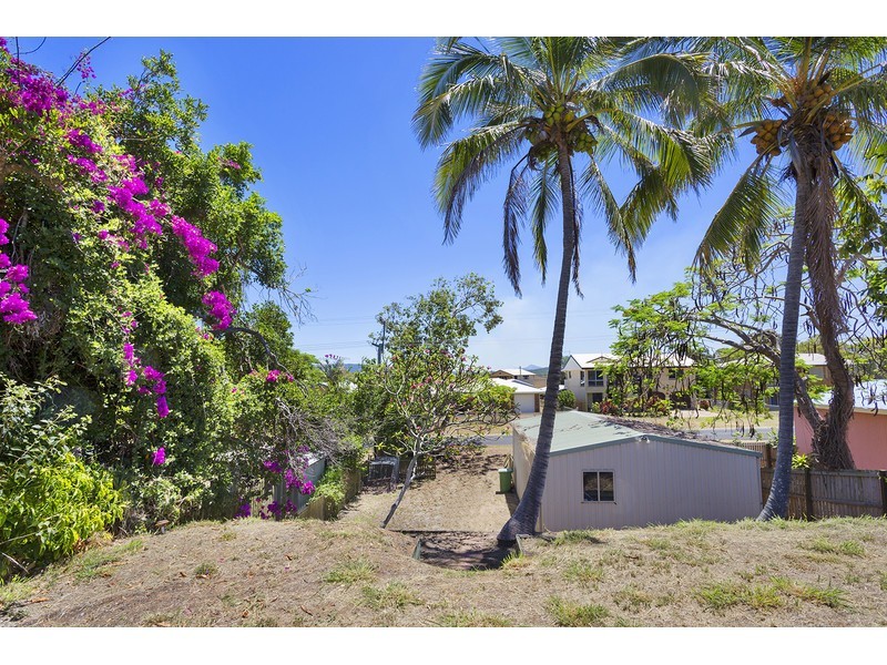 110 Schofield Parade, Keppel Sands QLD 4702