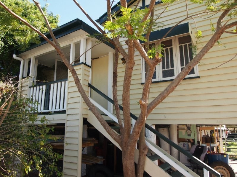 242 West Street, Depot Hill QLD 4700