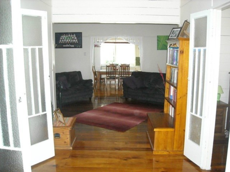 242 West Street, Depot Hill QLD 4700