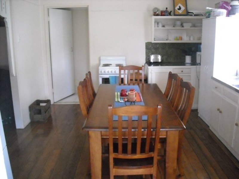 242 West Street, Depot Hill QLD 4700