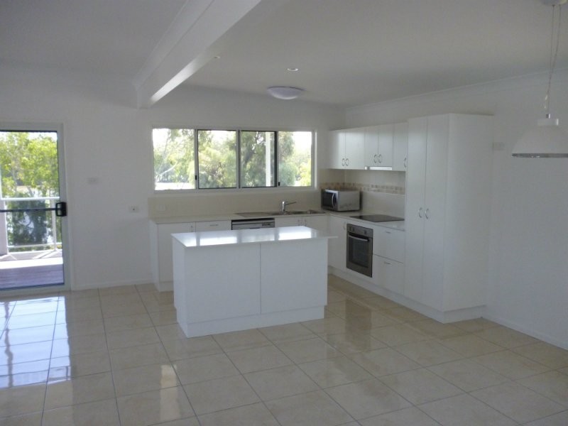 4 Cochrane Place, Kawana QLD 4701