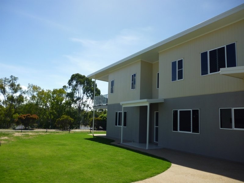 4 Cochrane Place, Kawana QLD 4701