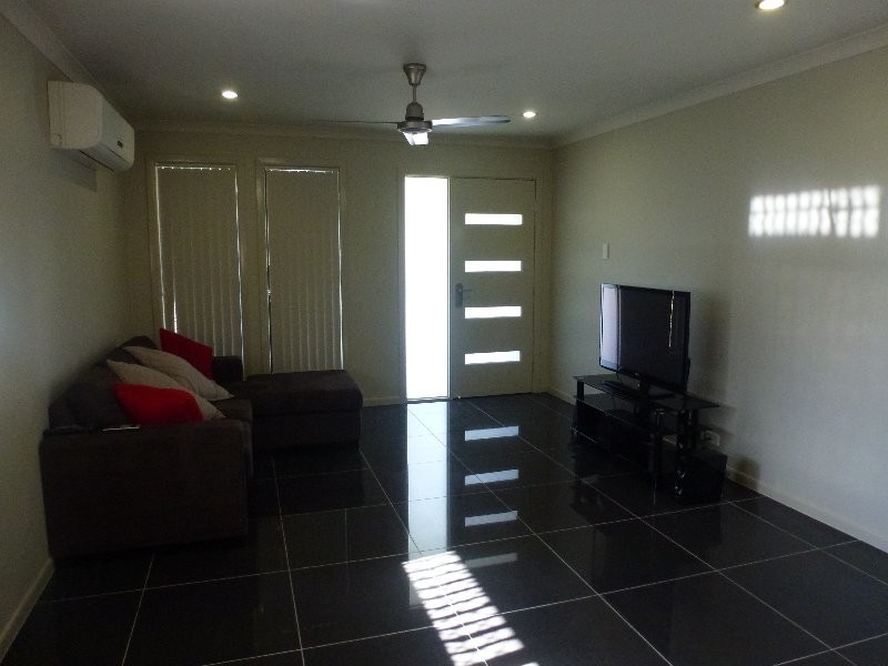 2/249 Mason Street, Koongal QLD 4701