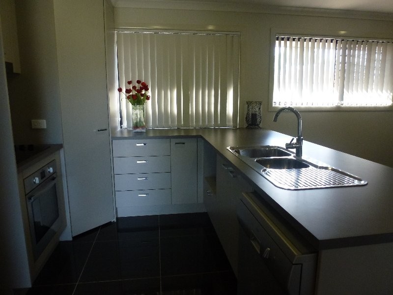 2/249 Mason Street, Koongal QLD 4701