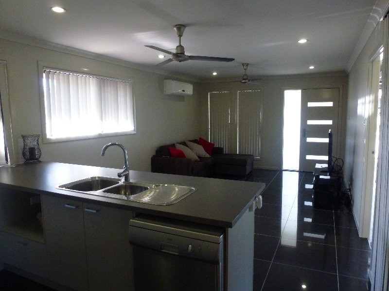 2/249 Mason Street, Koongal QLD 4701