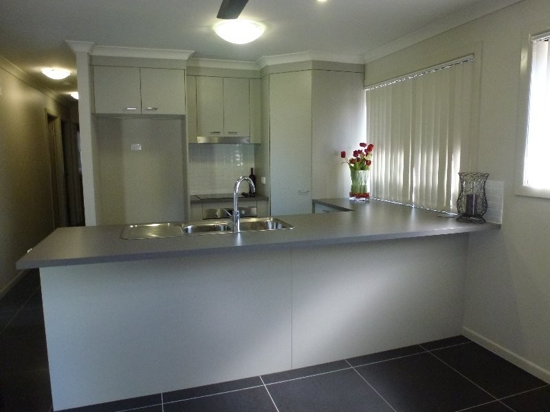 2/249 Mason Street, Koongal QLD 4701