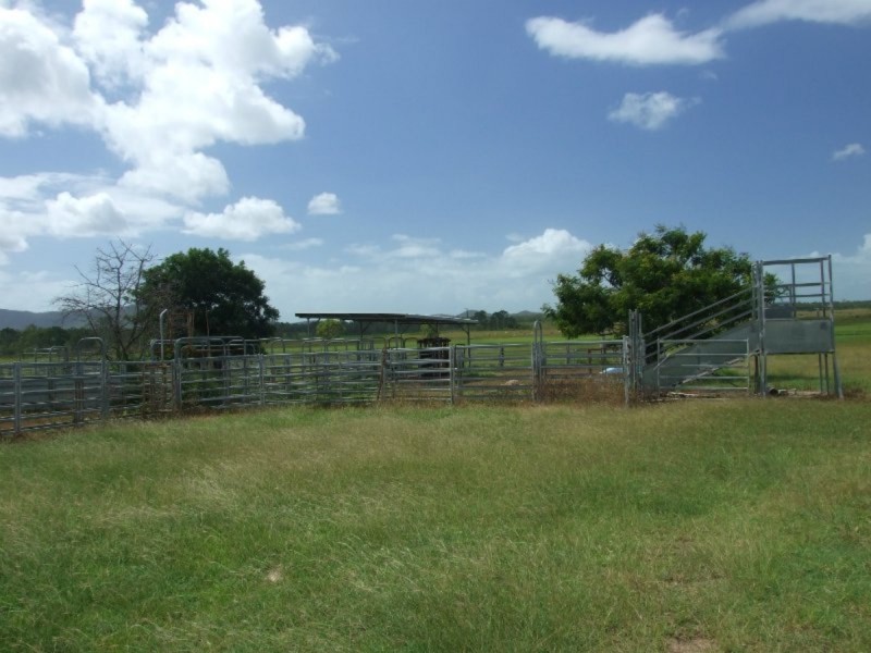 000 Bruce Highway, Clairview QLD 4741