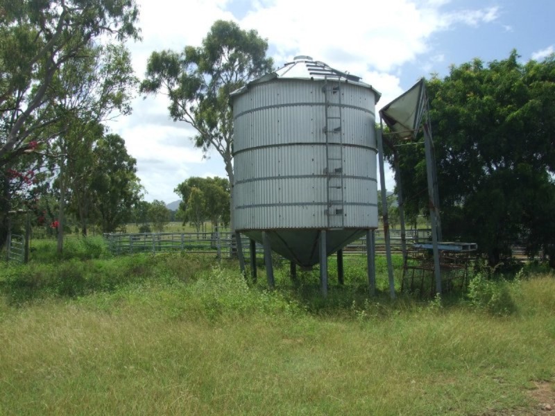 000 Bruce Highway, Clairview QLD 4741