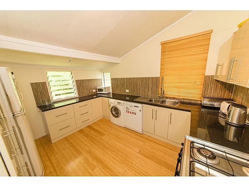 15 Catherine Street, Wandal QLD 4700