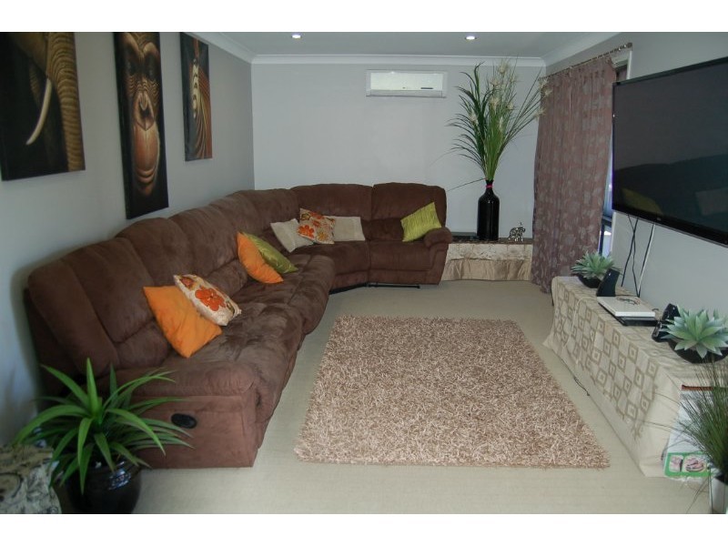 8 Sandys Place, Kawana QLD 4701