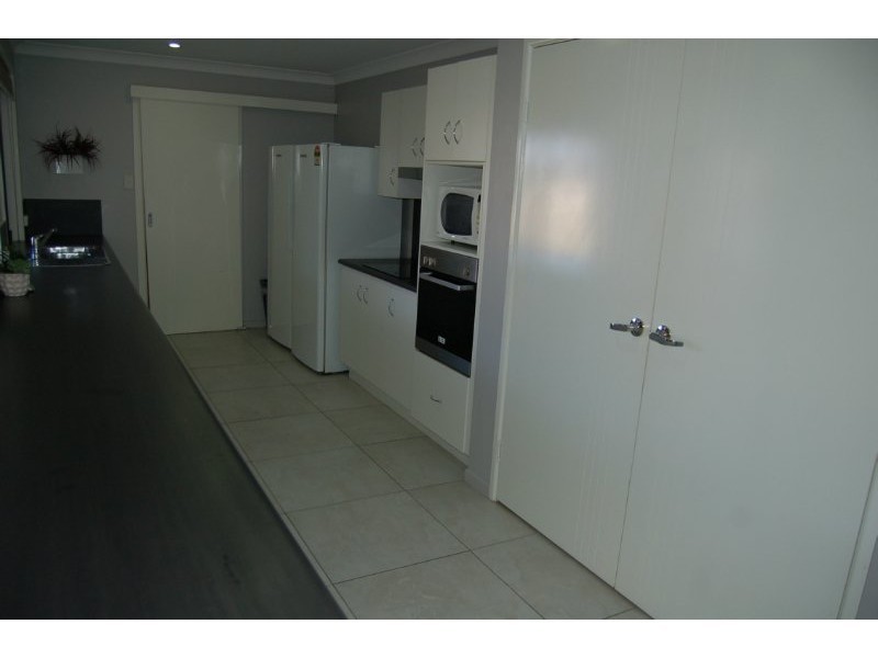 8 Sandys Place, Kawana QLD 4701