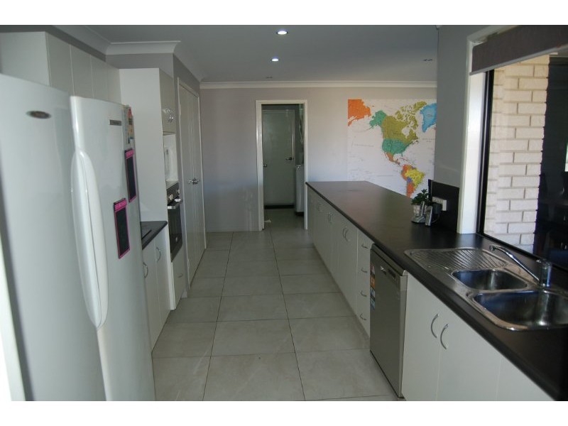 8 Sandys Place, Kawana QLD 4701