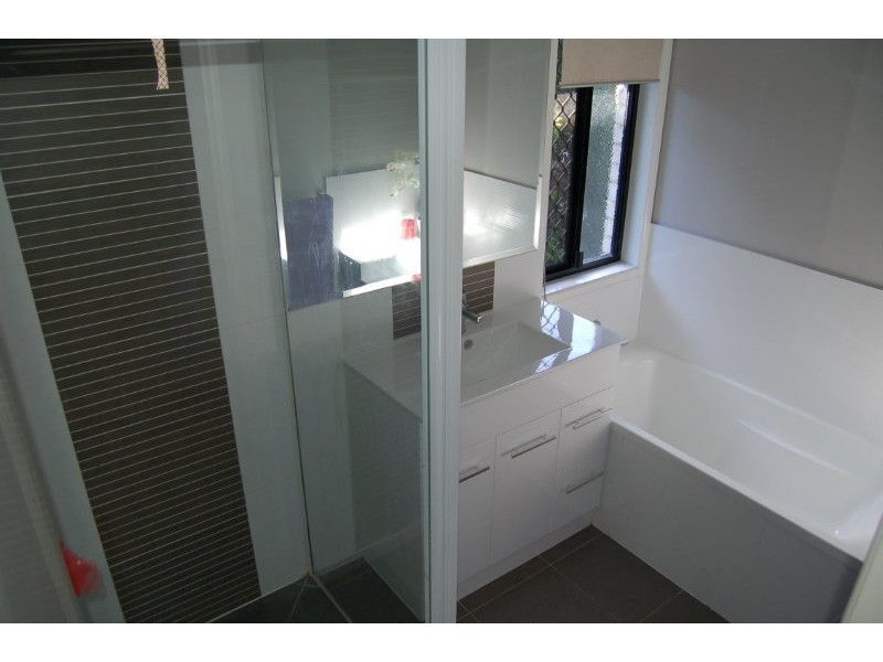 8 Sandys Place, Kawana QLD 4701