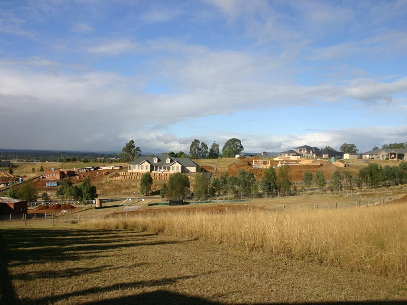 6 Domenics Place, Grasmere NSW 2570