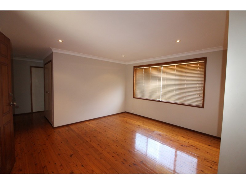 10 Congo Place, Kearns NSW 2558