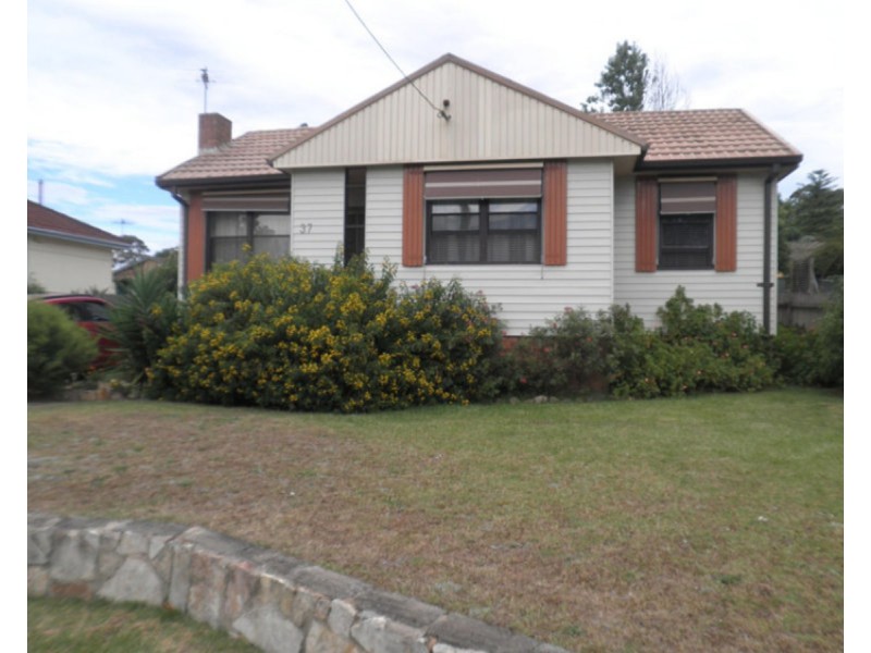 37 Burrawong Crescent, Elderslie NSW 2570