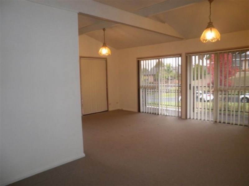 17 Peridot Close, Eagle Vale NSW 2558