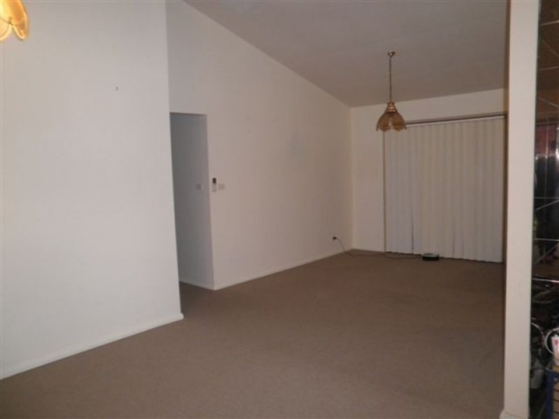 17 Peridot Close, Eagle Vale NSW 2558
