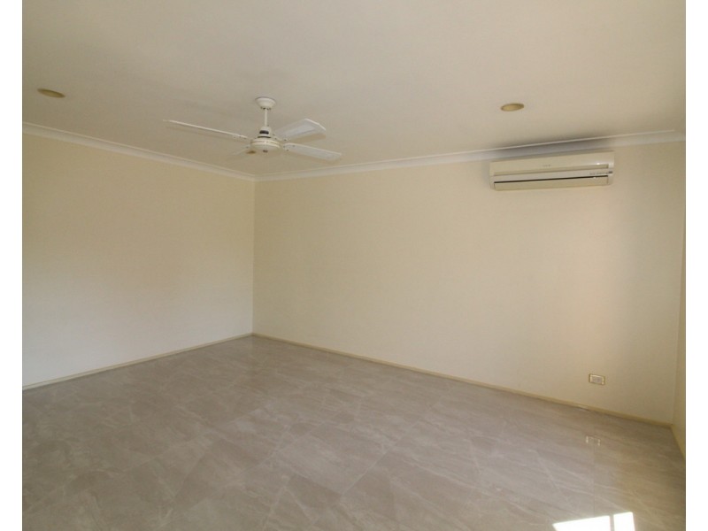15 Suffolk Place, Elderslie NSW 2570