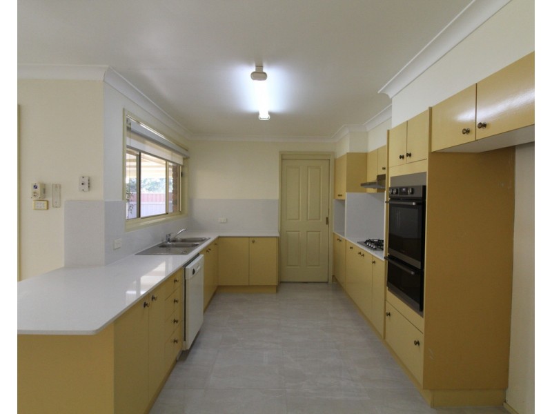 15 Suffolk Place, Elderslie NSW 2570