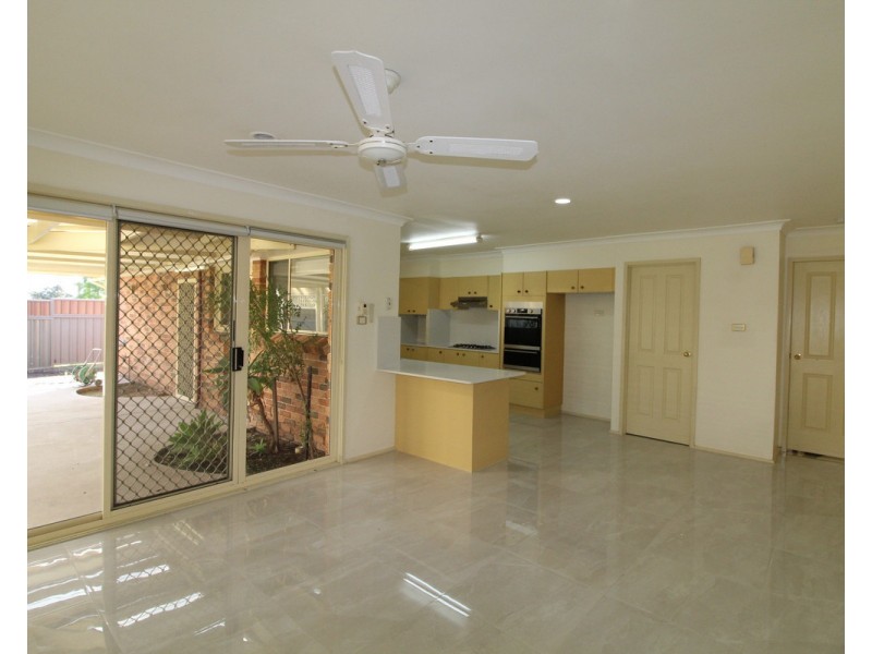15 Suffolk Place, Elderslie NSW 2570