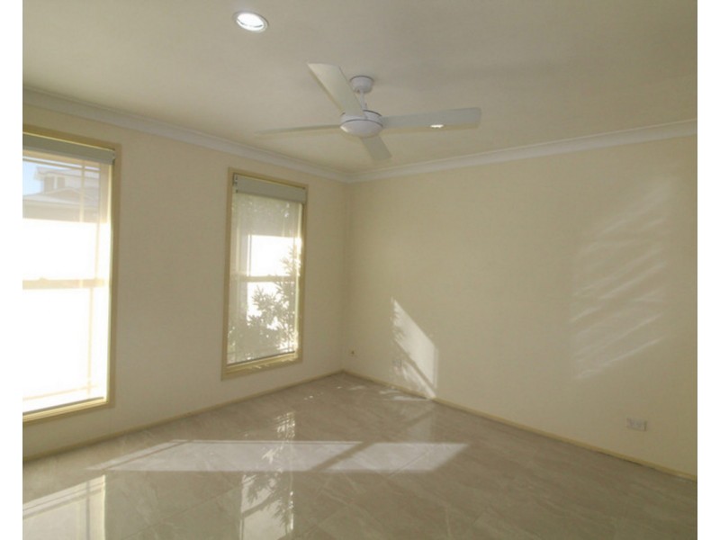 15 Suffolk Place, Elderslie NSW 2570