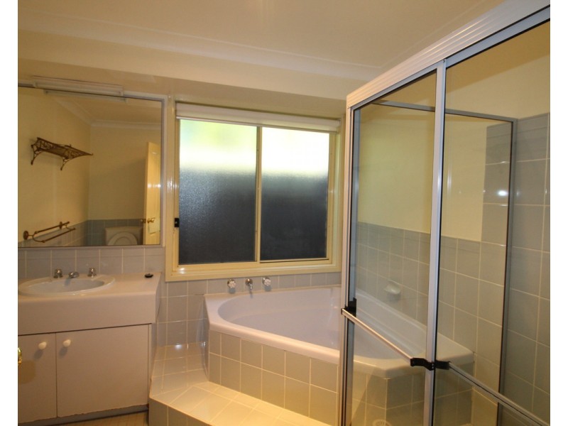 15 Suffolk Place, Elderslie NSW 2570