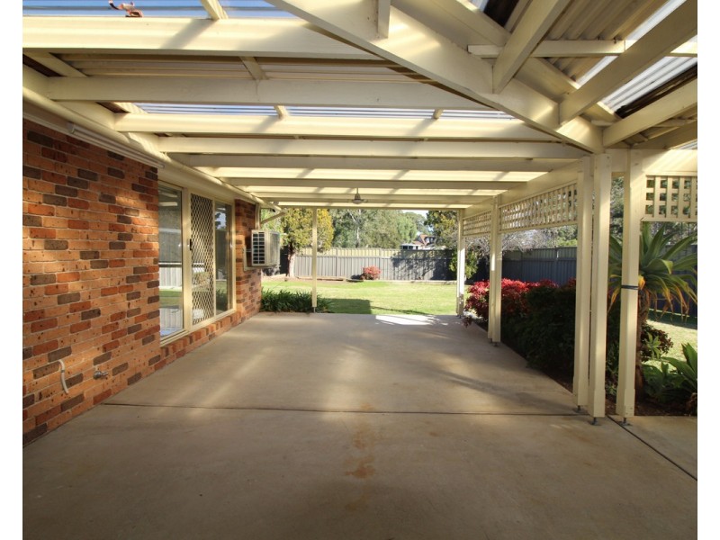 15 Suffolk Place, Elderslie NSW 2570