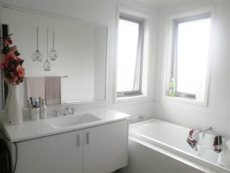 100 Minorca Circuit, Spring Farm NSW 2570