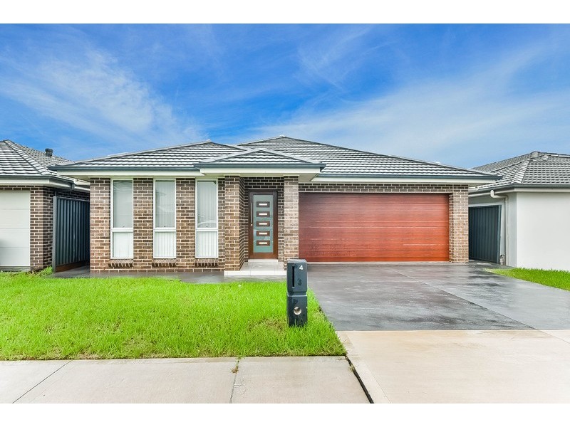 4 Village Circuit, Gregory Hills NSW 2557