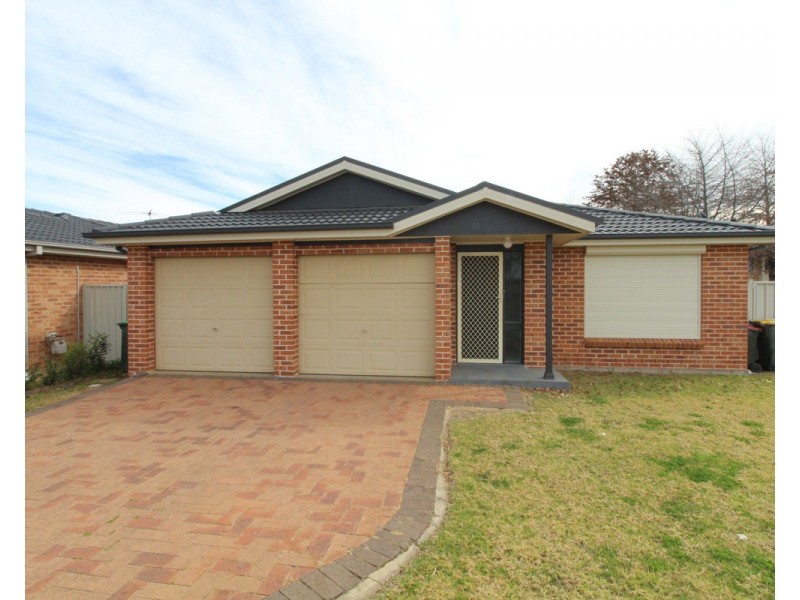 16 Denbigh Place, Harrington Park NSW 2567