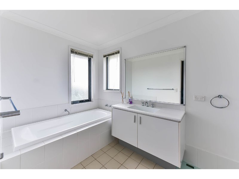 120 Minorca Circuit, Spring Farm NSW 2570