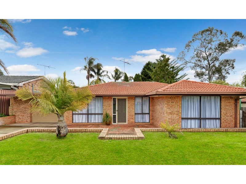 8 Mulgara Place, St Helens Park NSW 2560