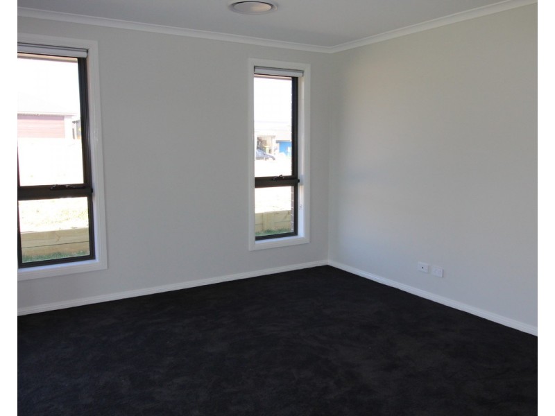 1 Nicholson Parade, Spring Farm NSW 2570
