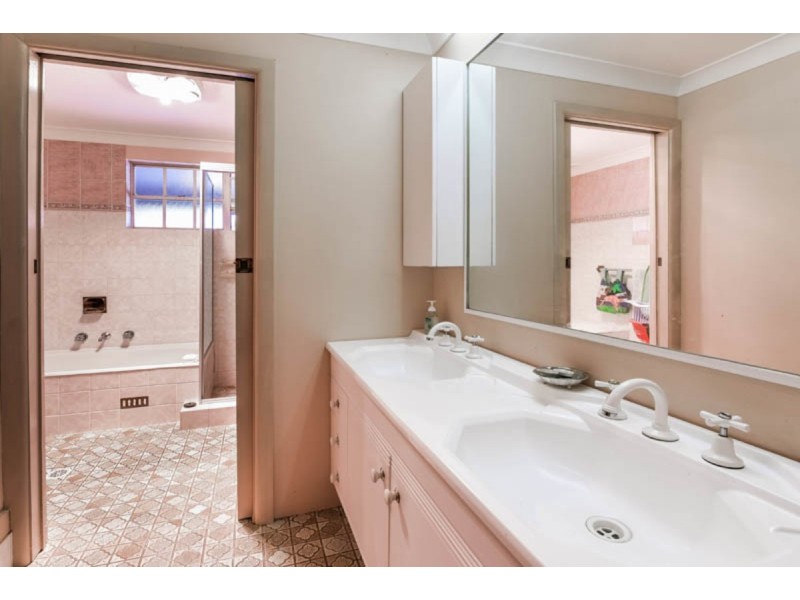 124 The Old Oaks Road, Grasmere NSW 2570