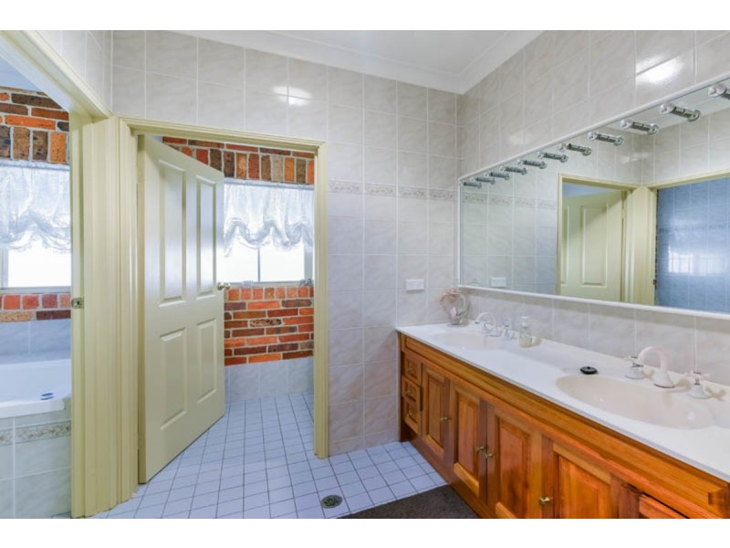 3 Doust Place, Grasmere NSW 2570
