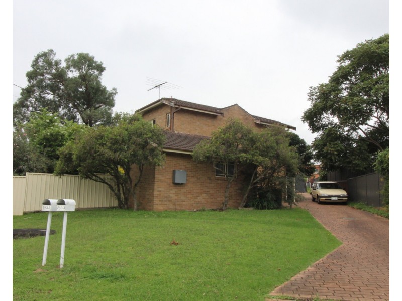 1/33 South Vanderville, The Oaks NSW 2570