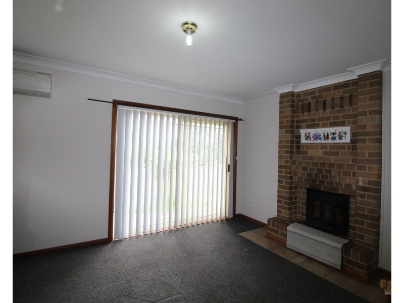 1/33 South Vanderville, The Oaks NSW 2570