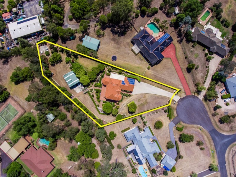 10 Aberfoyle Place, Grasmere NSW 2570