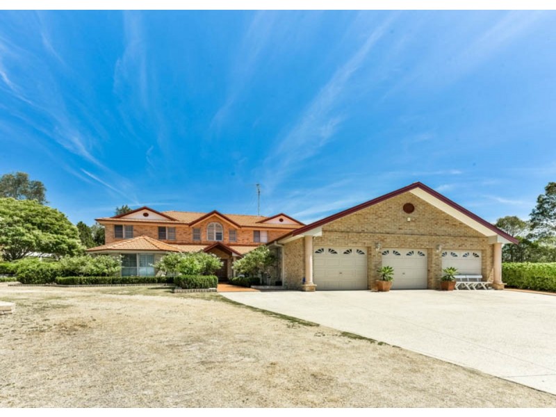 10 Aberfoyle Place, Grasmere NSW 2570