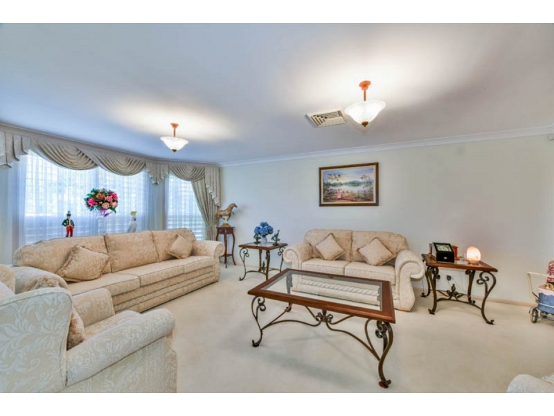 10 Aberfoyle Place, Grasmere NSW 2570