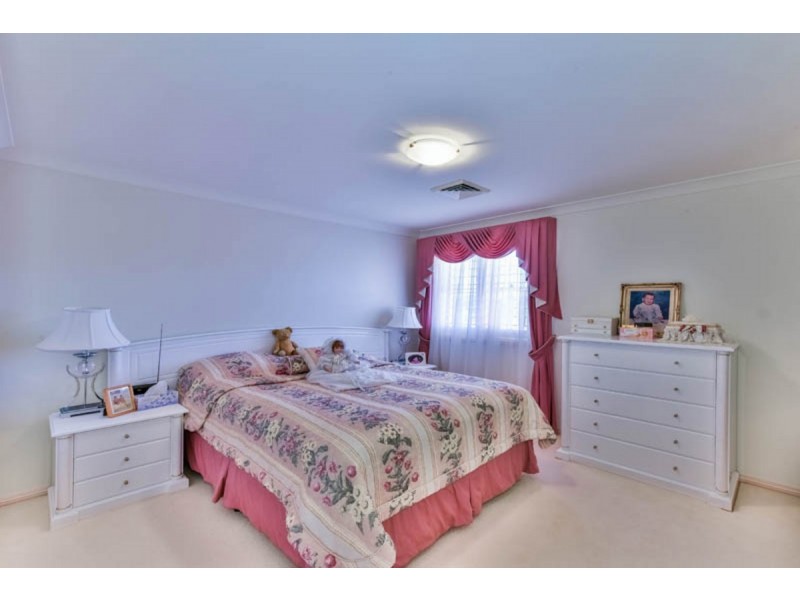 10 Aberfoyle Place, Grasmere NSW 2570