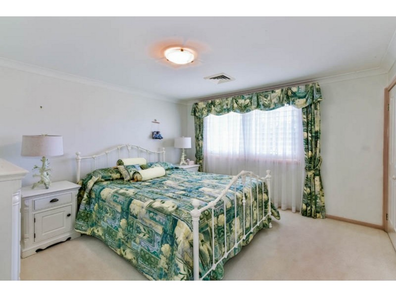 10 Aberfoyle Place, Grasmere NSW 2570