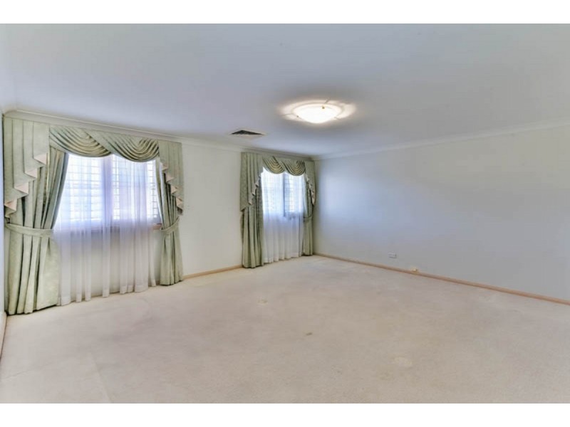 10 Aberfoyle Place, Grasmere NSW 2570