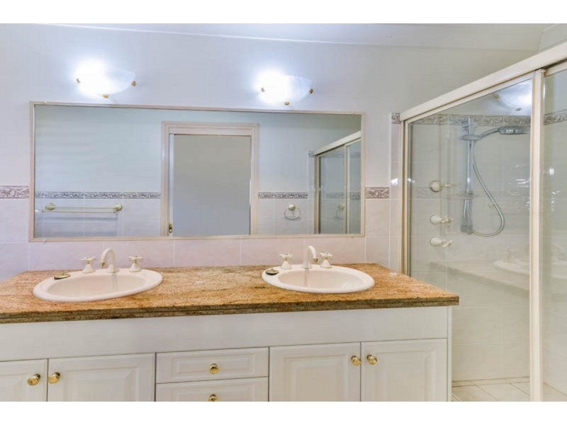 10 Aberfoyle Place, Grasmere NSW 2570