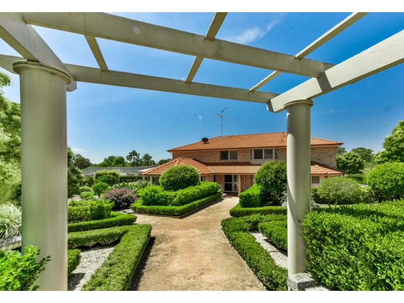 10 Aberfoyle Place, Grasmere NSW 2570