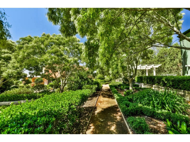 10 Aberfoyle Place, Grasmere NSW 2570