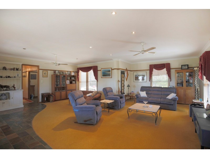 65 Binalong Road, Belimbla Park NSW 2570