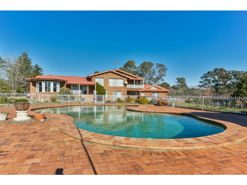 2 Berry Close, Grasmere NSW 2570
